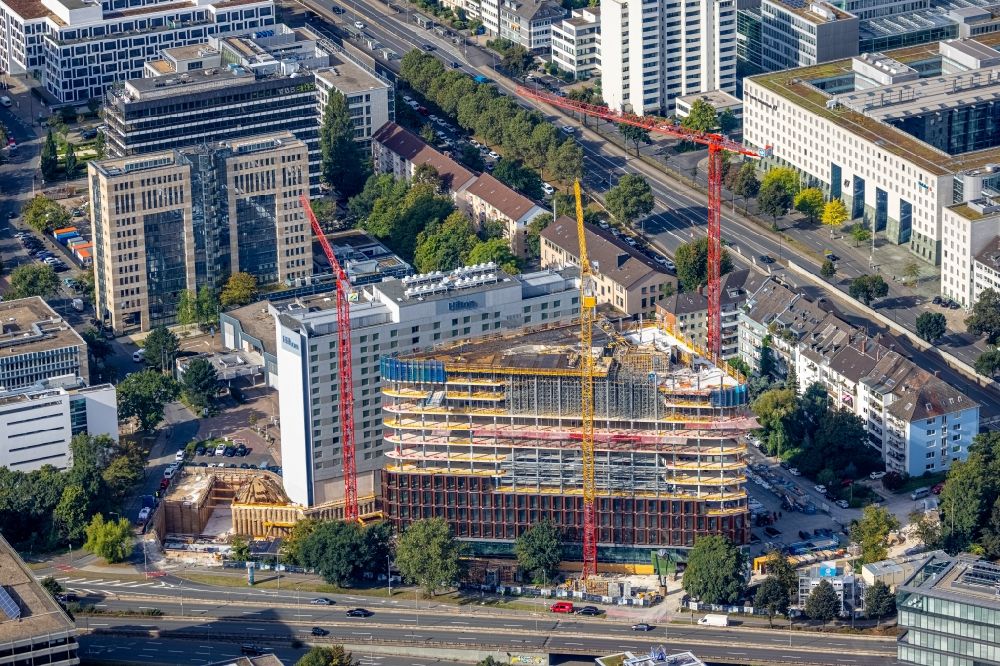 Düsseldorf von oben - Baustelle zum Neubau eines Büro- und Geschäftshauses Eclipse an der Georg-Glock-Straße in Düsseldorf im Bundesland Nordrhein-Westfalen, Deutschland