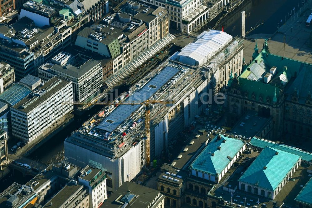 Luftbild Hamburg - Baustelle zum Neubau eines Büro- und Geschäftshauses am Einkaufsboulevard Alter Wall in Hamburg, Deutschland