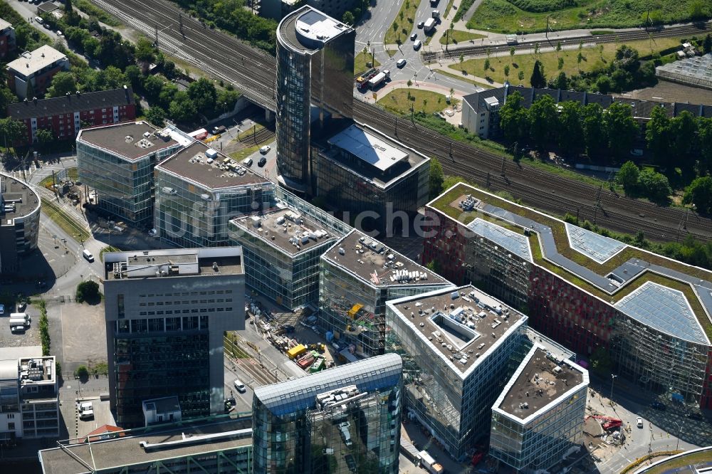 Luftbild Düsseldorf - Baustelle zum Neubau eines Büro- und Geschäftshauses FLOAT zwischen Franzsiusstraße und Holzstraße in Düsseldorf im Bundesland Nordrhein-Westfalen, Deutschland
