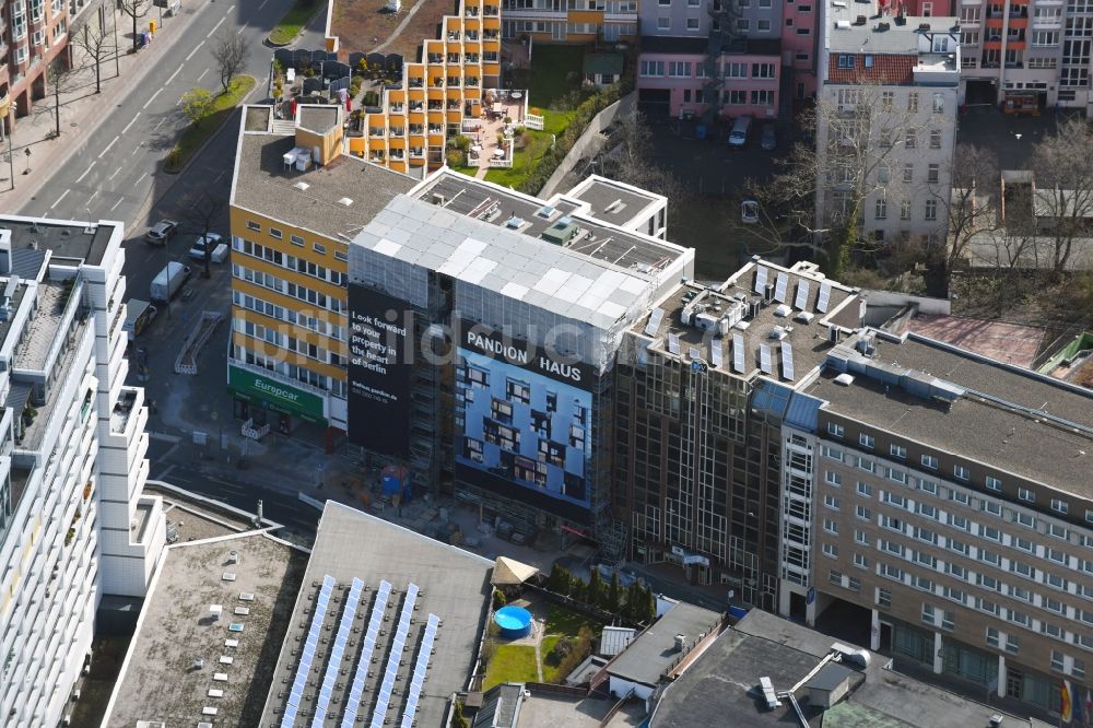 Berlin aus der Vogelperspektive: Baustelle zum Neubau des Bürohaus- Gebäude im Ortsteil Charlottenburg in Berlin, Deutschland