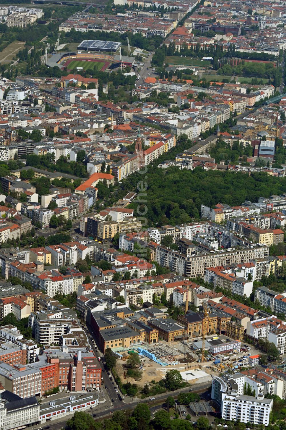 Luftaufnahme Berlin - Baustelle zum Neubau Bötzow Campus im Ortsteil Prenzlauer Berg in Berlin, Deutschland