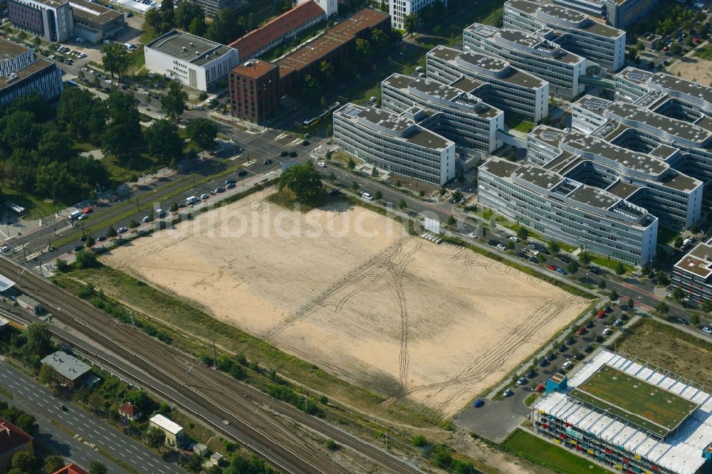 Berlin aus der Vogelperspektive: Baustelle zum Neubau des Campus-Hotel Adlershof in Berlin, Deutschland
