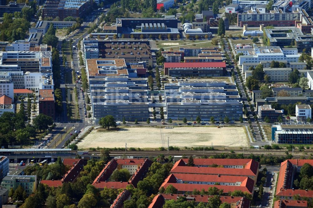 Luftbild Berlin - Baustelle zum Neubau des Campus-Hotel Adlershof in Berlin, Deutschland