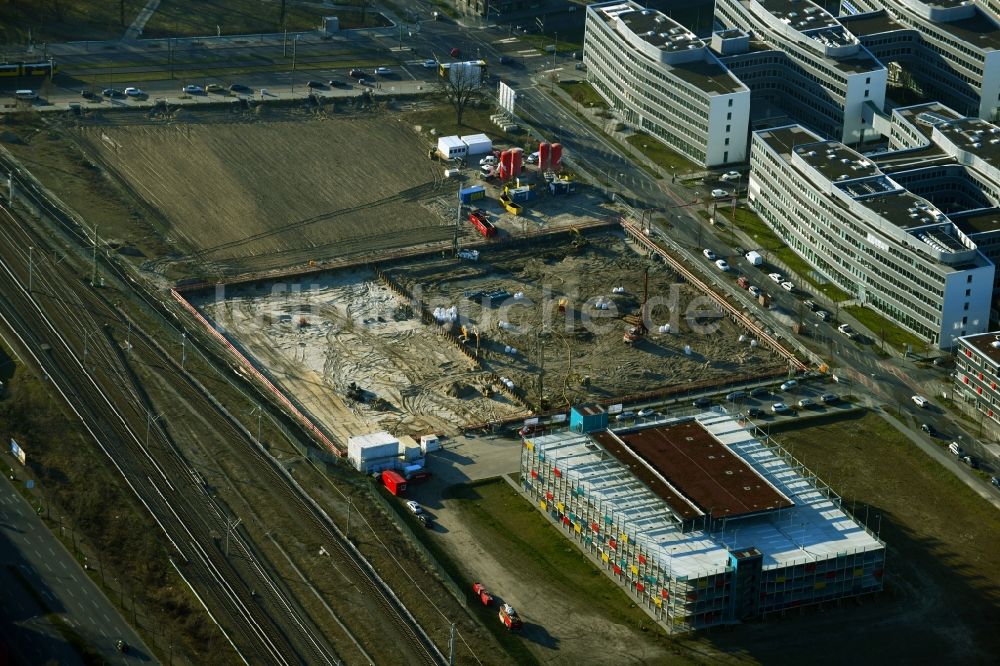 Luftaufnahme Berlin - Baustelle zum Neubau des Campus-Hotel Adlershof in Berlin, Deutschland