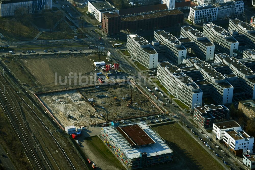 Berlin aus der Vogelperspektive: Baustelle zum Neubau des Campus-Hotel Adlershof in Berlin, Deutschland
