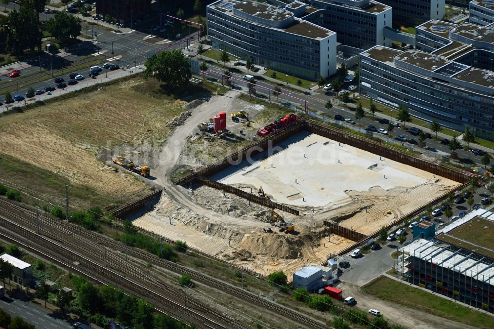Berlin von oben - Baustelle zum Neubau des Campus-Hotel Adlershof in Berlin, Deutschland