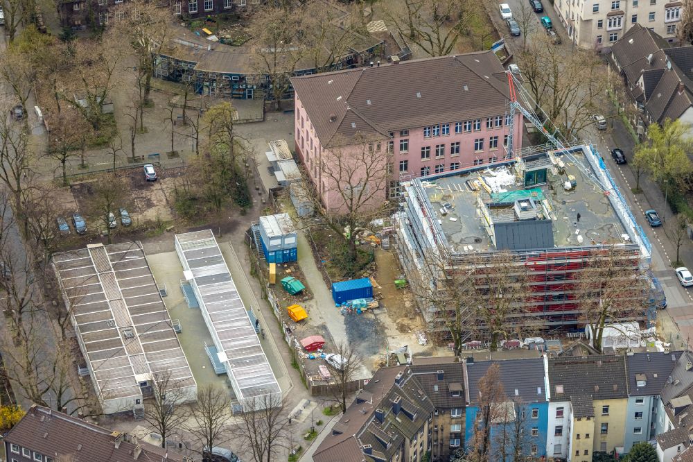 Luftaufnahme Duisburg - Baustelle zum Neubau auf dem Campusgelände an der Gillhausenstraße - Gertrudenstraße im Ortsteil Marxloh in Duisburg im Bundesland Nordrhein-Westfalen, Deutschland