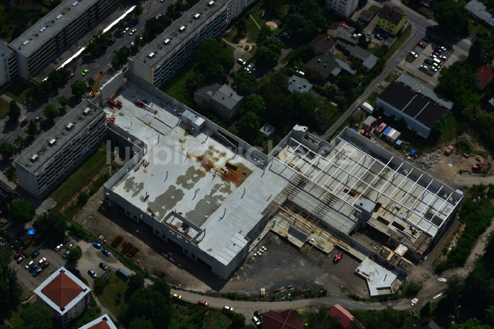Luftbild Erkner - Baustelle zum Neubau des Einkaufszentrums City-Center an der Friedrichstraße - Uferpromenade in Erkner im Bundesland Brandenburg