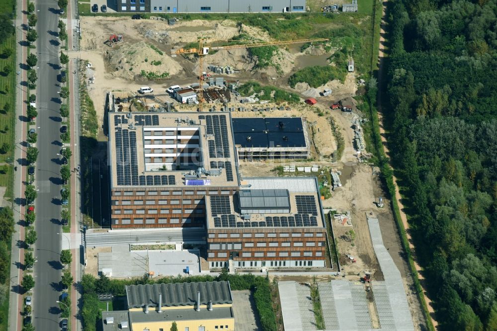 Berlin von oben - Baustelle zum Neubau des Firmengebäudes der Flexim GmbH an der Boxberger Straße im Bezirk Marzahn-Hellersdorf in Berlin