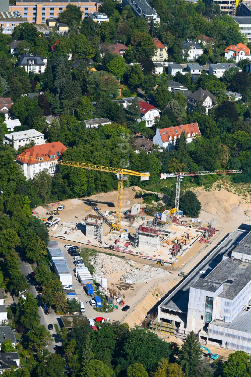 Luftbild Berlin - Baustelle zum Neubau eines Forschungs- Gebäudes und Bürokomplex Innovations- und Forschungszentrum FUBIC in Berlin, Deutschland