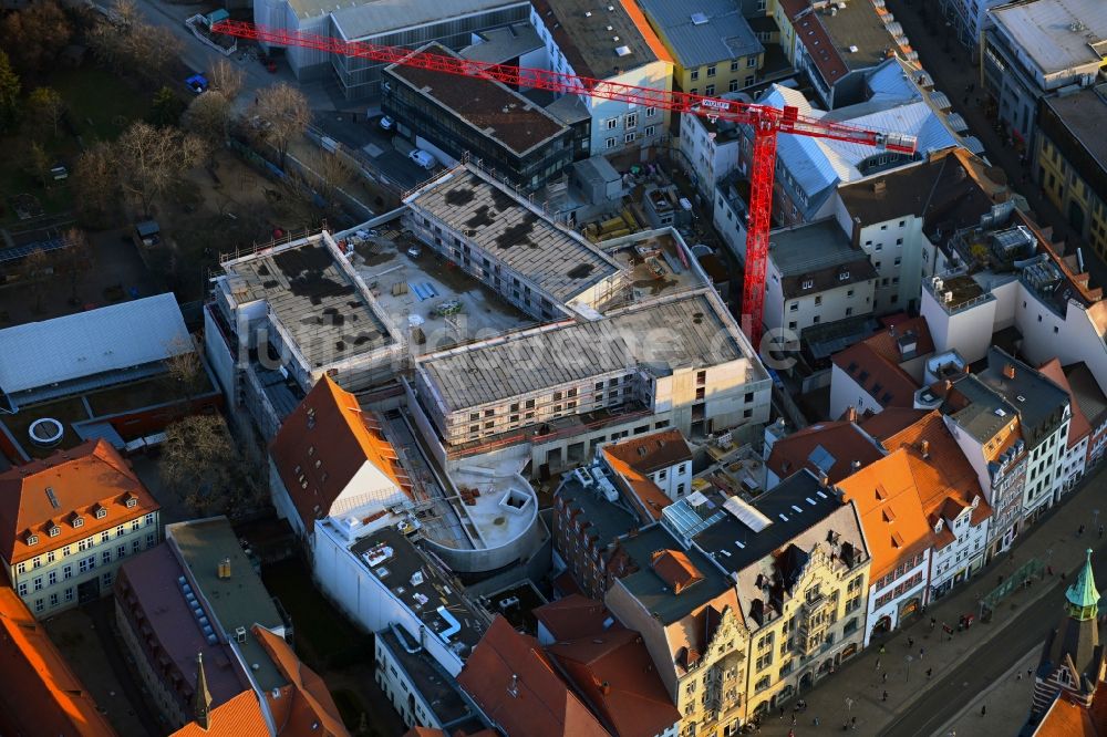 Erfurt von oben - Baustelle zum Neubau des Gebäudekomplexes des Einkaufszentrum Anger-Passage in der Altstadt in Erfurt im Bundesland Thüringen, Deutschland