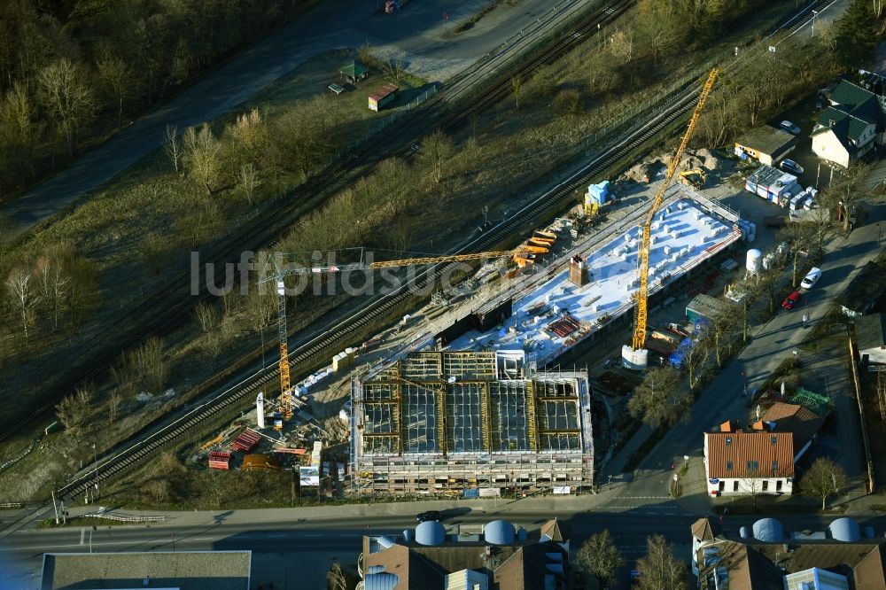Luftbild Neuenhagen - Baustelle zum Neubau des Gebäudekomplexes des Einkaufszentrum an der Eisenbahnstraße in Neuenhagen im Bundesland Brandenburg, Deutschland