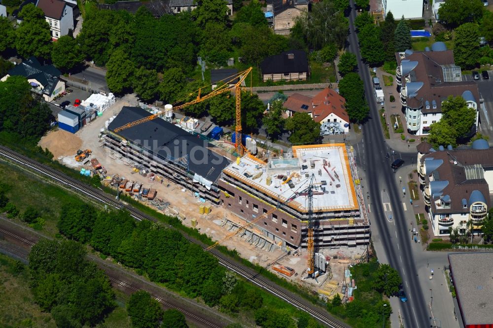 Luftaufnahme Neuenhagen - Baustelle zum Neubau des Gebäudekomplexes des Einkaufszentrum an der Eisenbahnstraße in Neuenhagen im Bundesland Brandenburg, Deutschland