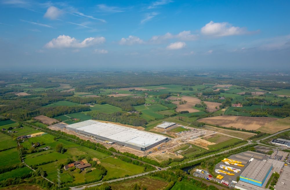 Werne von oben - Baustelle zum Neubau eines Gebäudekomplexes auf dem Gelände des Logistikzentrums Amazon Logistik in Werne im Bundesland Nordrhein-Westfalen