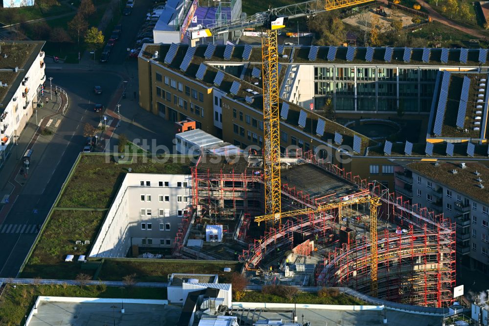 Luftbild Berlin - Baustelle zum Neubau eines Gebäudekomplexes der Hochschule Alice Salomon Hochschule Berlin am Kokoschkaplatz in Berlin, Deutschland