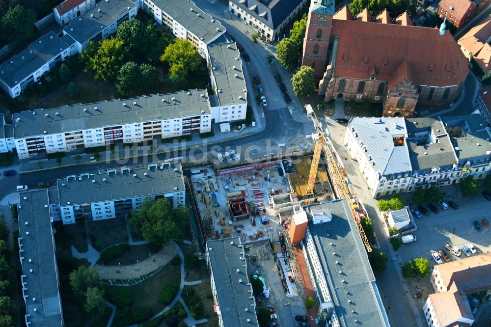 Luftaufnahme Bernau - Baustelle zum Neubau eines Gebäudes der Stadtverwaltung - Rathaus in Bernau im Bundesland Brandenburg, Deutschland