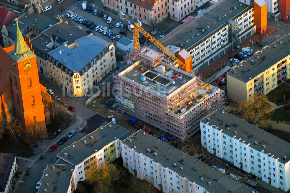 Luftaufnahme Bernau - Baustelle zum Neubau eines Gebäudes der Stadtverwaltung - Rathaus in Bernau im Bundesland Brandenburg, Deutschland