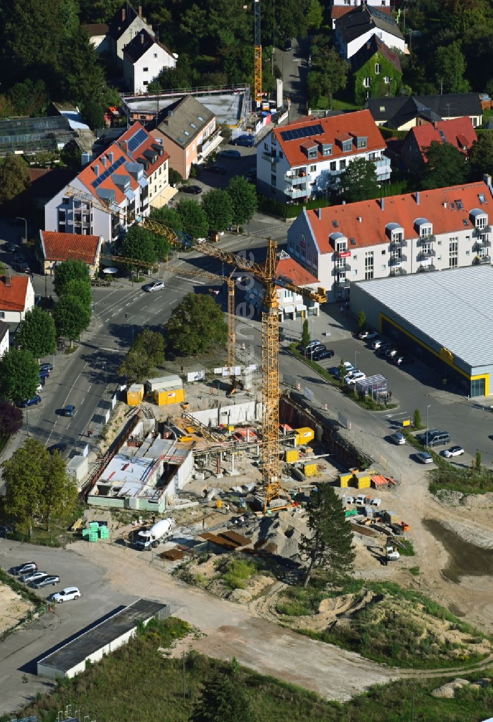 Luftaufnahme Neusäß - Baustelle zum Neubau eines Gesundheitszentrum und Ärztehauses an der Hauptstraße in Neusäß im Bundesland Bayern, Deutschland