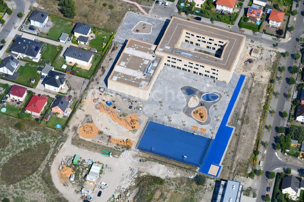 Berlin von oben - Baustelle zum Neubau einer Grundschule am Habichtshorst im Stadtteil Biesdorf im Bezirk Marzahn-Hellersdorf in Berlin