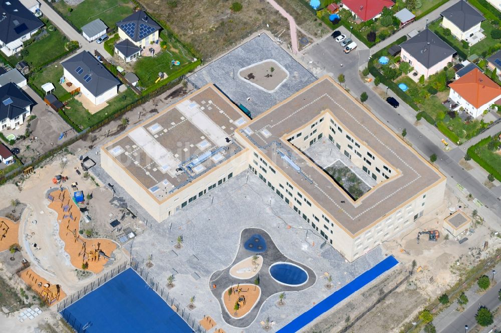 Luftbild Berlin - Baustelle zum Neubau einer Grundschule am Habichtshorst im Stadtteil Biesdorf im Bezirk Marzahn-Hellersdorf in Berlin