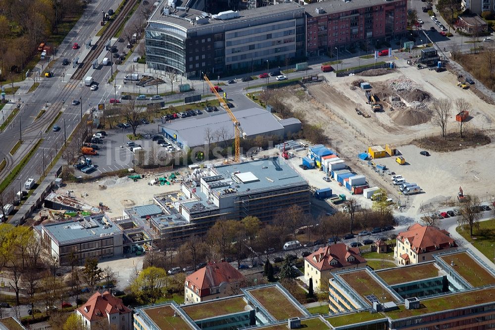 Luftbild München - Baustelle zum Neubau einer Grundschule im Ortsteil Moosach in München im Bundesland Bayern, Deutschland