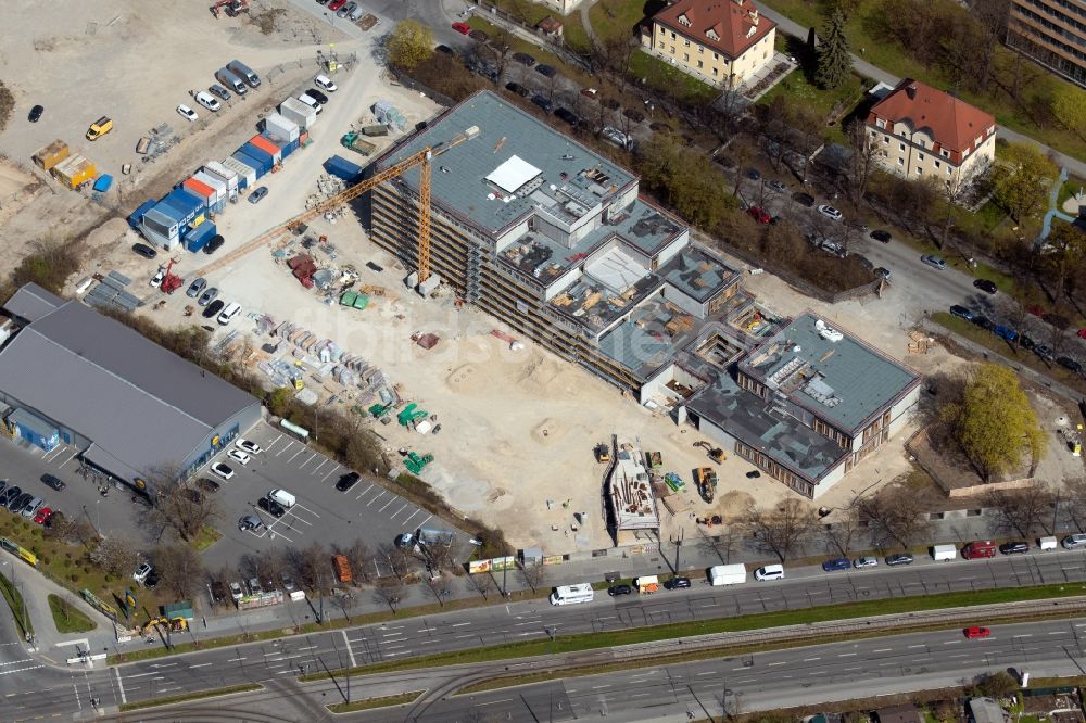 Luftaufnahme München - Baustelle zum Neubau einer Grundschule im Ortsteil Moosach in München im Bundesland Bayern, Deutschland