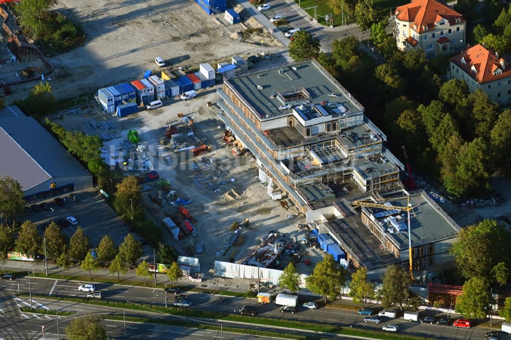 München von oben - Baustelle zum Neubau einer Grundschule im Ortsteil Moosach in München im Bundesland Bayern, Deutschland