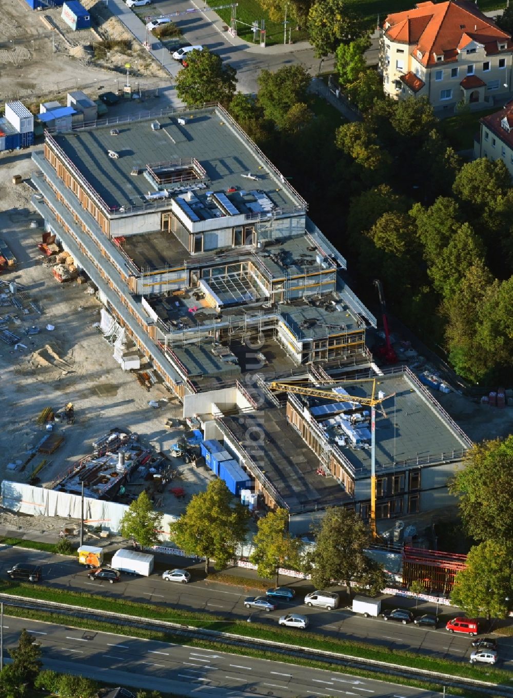 München aus der Vogelperspektive: Baustelle zum Neubau einer Grundschule im Ortsteil Moosach in München im Bundesland Bayern, Deutschland