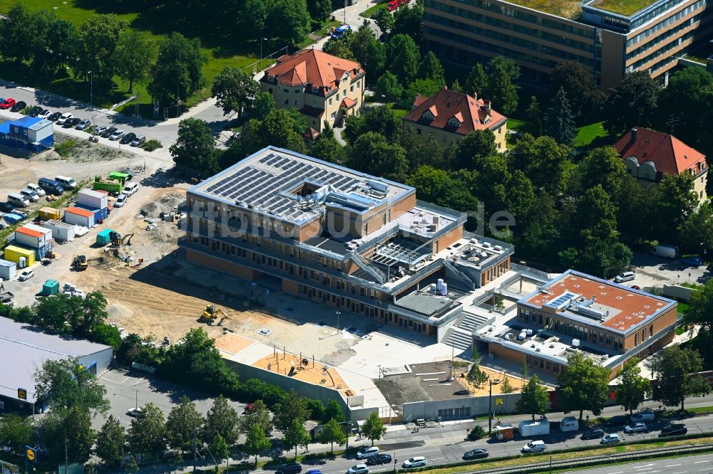 München aus der Vogelperspektive: Baustelle zum Neubau einer Grundschule im Ortsteil Moosach in München im Bundesland Bayern, Deutschland