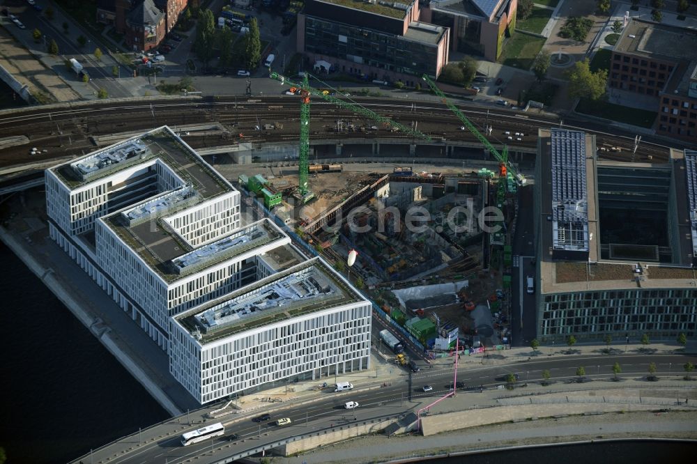 Luftbild Berlin - Baustelle zum Neubau Haus der Zukunft am Kapelleufer in Berlin