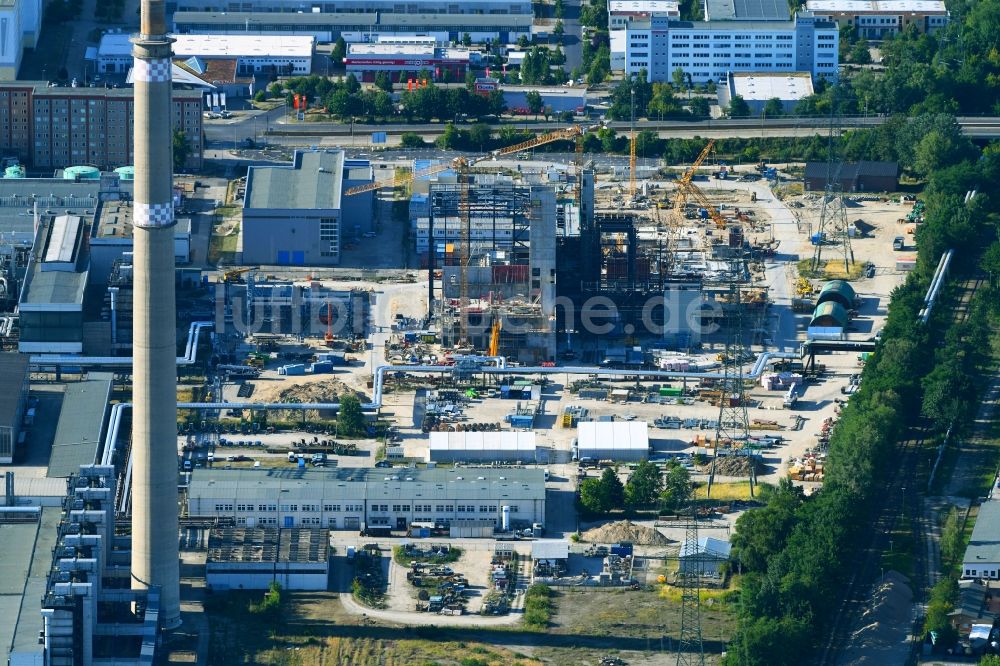 Luftbild Berlin - Baustelle zum Neubau des Heizkraftwerkes - Kraft-Wärme-Kopplungsanlage im Ortsteil Marzahn in Berlin, Deutschland