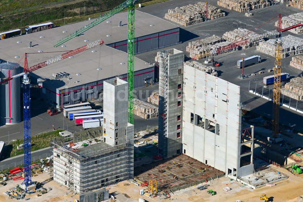 Luftbild Sandersdorf - Baustelle zum Neubau des Heizkraftwerkes Waste-to-Energy-Kraftwerk an der Papierfabrik PM3 in Sandersdorf im Bundesland Sachsen-Anhalt, Deutschland