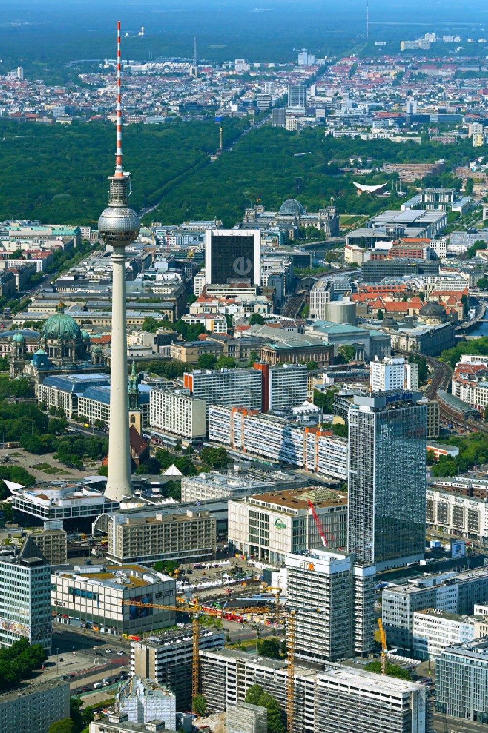 Luftaufnahme Berlin - Baustelle zum Neubau des Hochhaus- Gebäudekomplexes ALX in Berlin, Deutschland