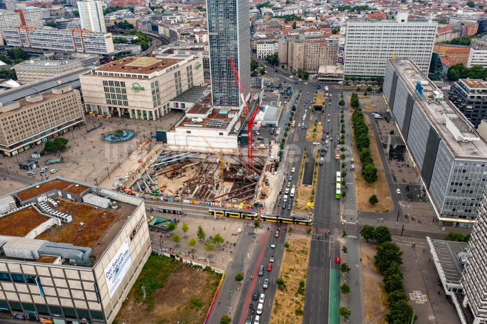 Berlin von oben - Baustelle zum Neubau des Hochhaus- Gebäudekomplexes ALX in Berlin, Deutschland