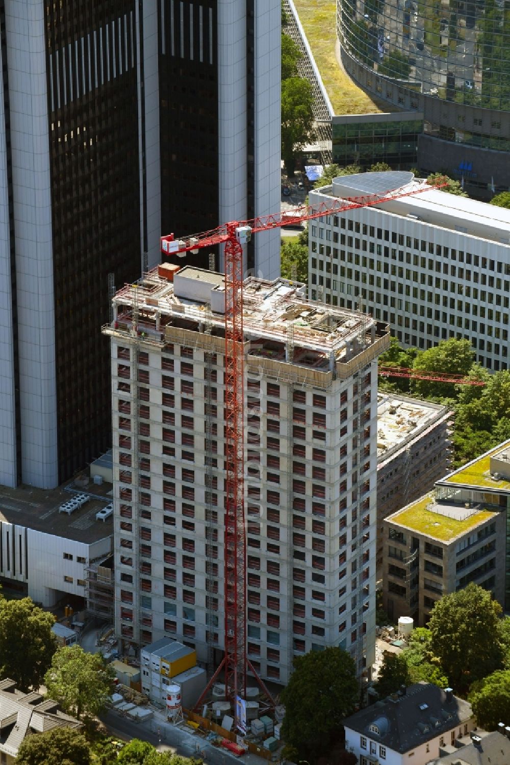 Luftbild Frankfurt am Main - Baustelle zum Neubau des Hochhaus- Gebäudekomplexes Blue Horizon in Frankfurt am Main im Bundesland Hessen, Deutschland