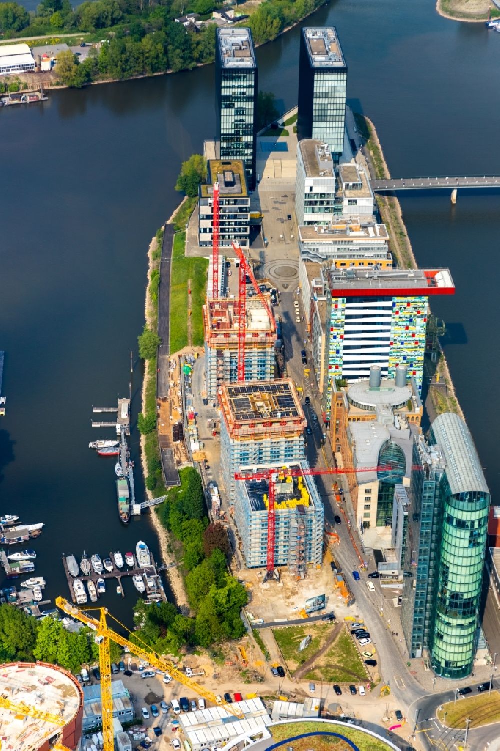 Luftbild Düsseldorf - Baustelle zum Neubau des Hochhaus- Gebäudekomplexes Düsseldorfer Heimathafen in Düsseldorf im Bundesland Nordrhein-Westfalen, Deutschland