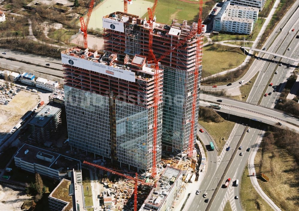Luftbild München - Baustelle zum Neubau des Hochhaus- Gebäudekomplexes HighLight Towers im Ortsteil Schwabing-Freimann in München im Bundesland Bayern, Deutschland