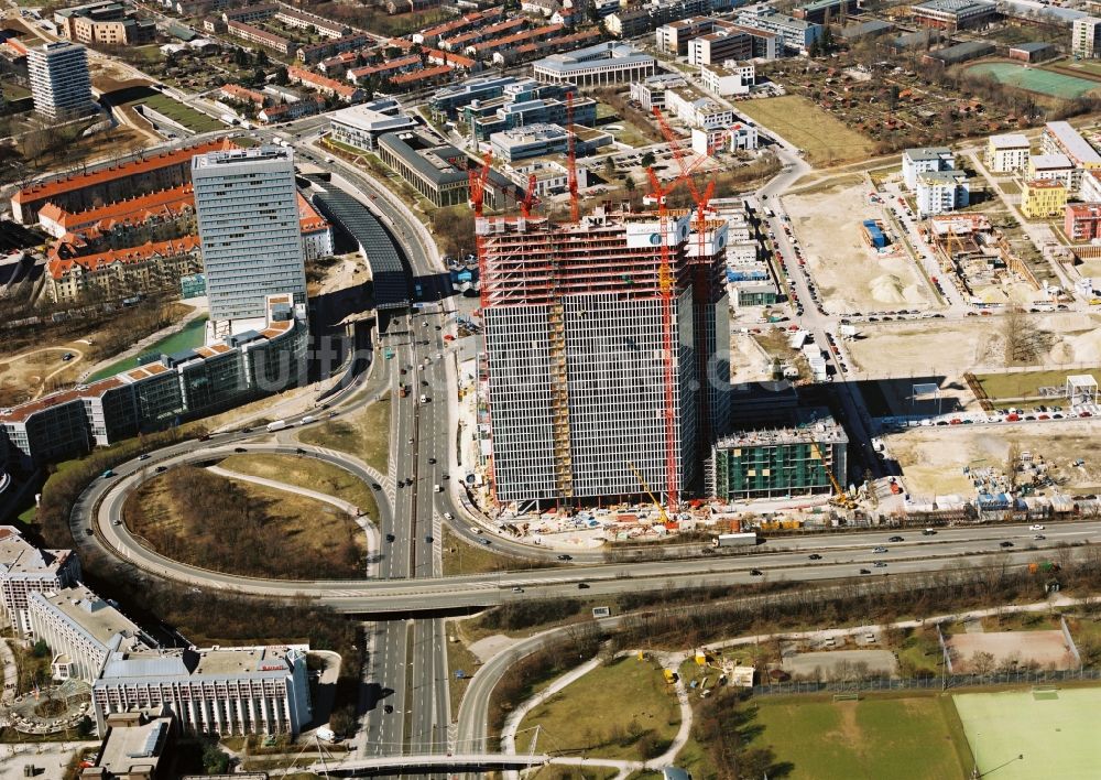Luftaufnahme München - Baustelle zum Neubau des Hochhaus- Gebäudekomplexes HighLight Towers im Ortsteil Schwabing-Freimann in München im Bundesland Bayern, Deutschland