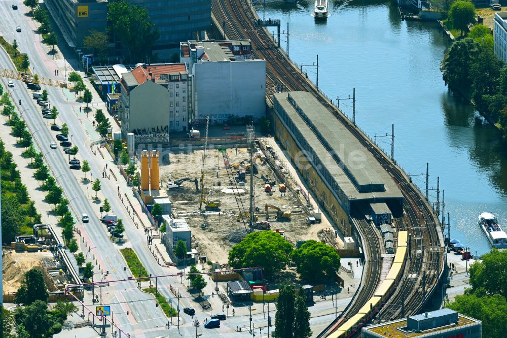 Berlin von oben - Baustelle zum Neubau des Hochhaus- Gebäudekomplexes JAHO Berlin-Mitte in Berlin, Deutschland