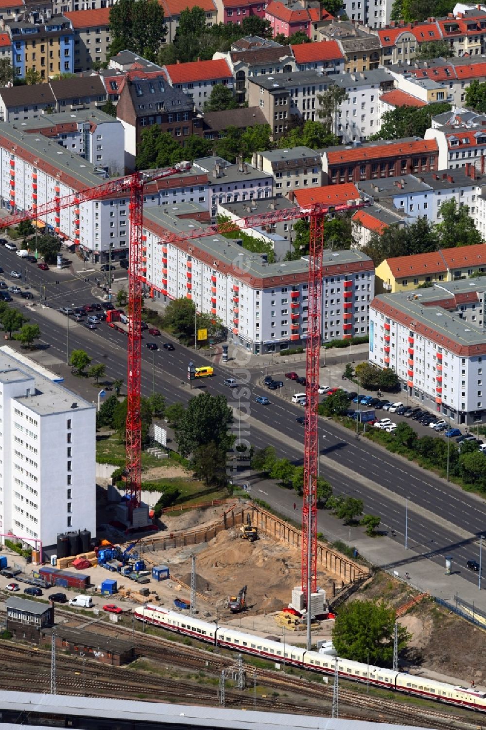 Luftbild Berlin - Baustelle zum Neubau des Hochhaus- Gebäudekomplexes Q218 im Ortsteil Lichtenberg in Berlin, Deutschland