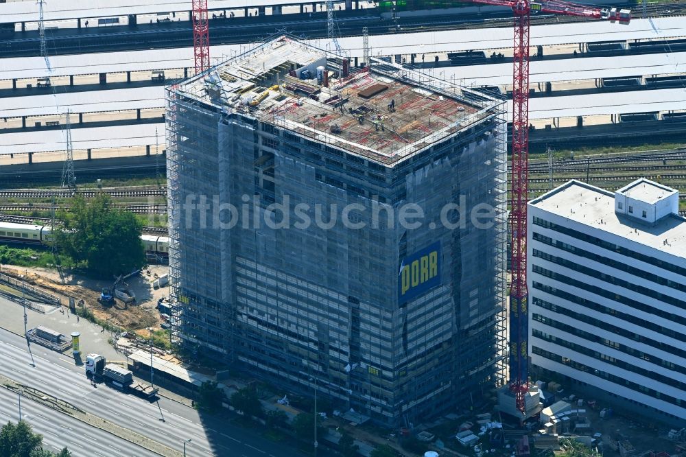 Luftbild Berlin - Baustelle zum Neubau des Hochhaus- Gebäudekomplexes Q218 im Ortsteil Lichtenberg in Berlin, Deutschland