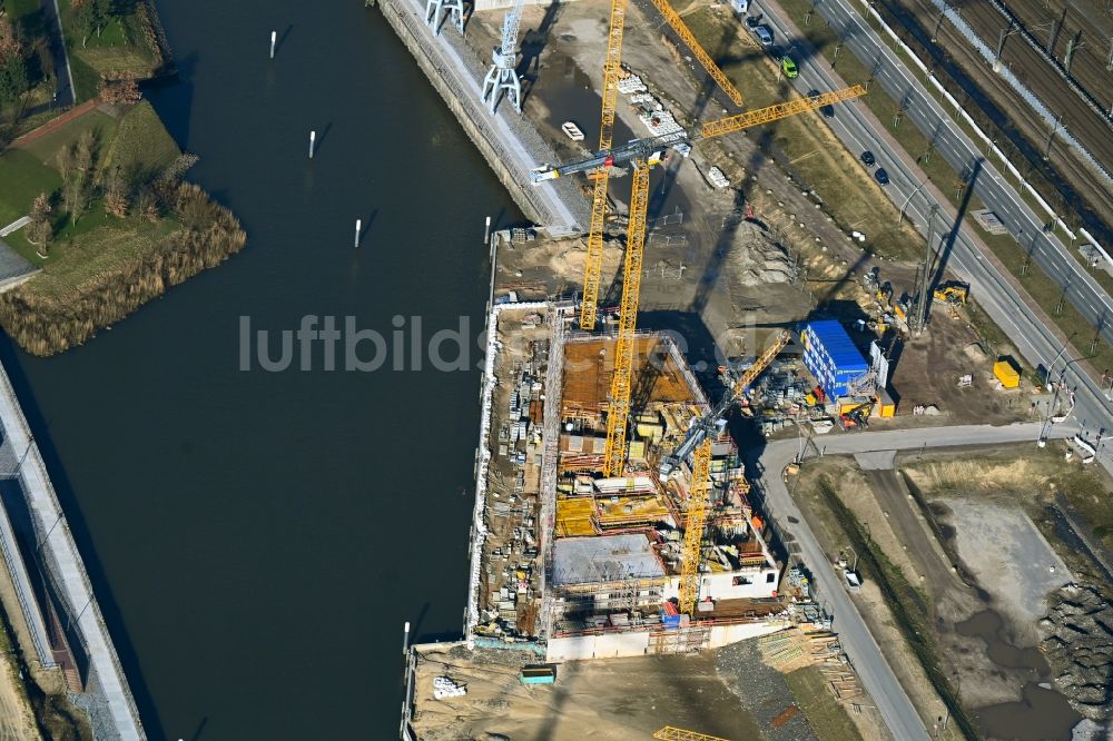 Hamburg von oben - Baustelle zum Neubau des Hochhaus- Gebäudekomplexes Roots im Ortsteil HafenCity in Hamburg, Deutschland