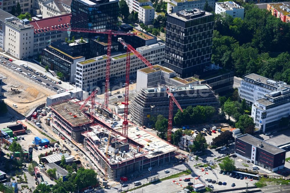Luftbild München - Baustelle zum Neubau des Hochhaus- Gebäudekomplexes im Werksviertel im Ortsteil Berg am Laim in München im Bundesland Bayern, Deutschland