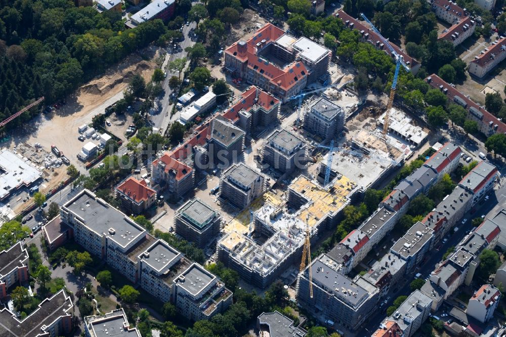 Berlin von oben - Baustelle zum Neubau des Hochhaus- Gebäudekomplexes Wohnpark St. Marien im Ortsteil Neukölln in Berlin, Deutschland