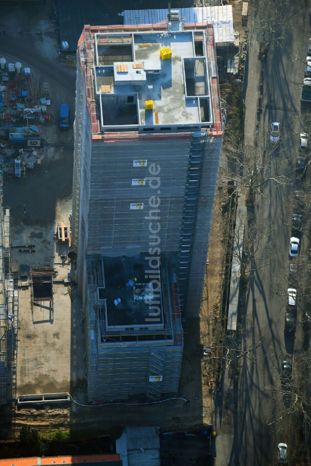 Luftbild Berlin - Baustelle zum Neubau des Hochhaus- Gebäudekomplexes Wohnpark St. Marien im Ortsteil Neukölln in Berlin, Deutschland