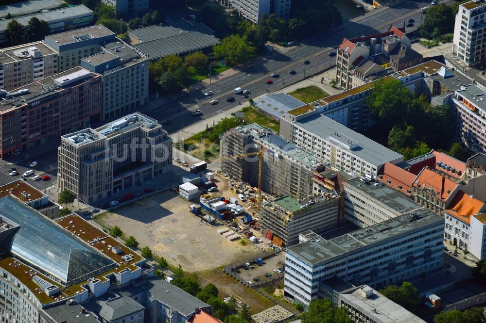 Berlin aus der Vogelperspektive: Baustelle zum Neubau Hotel am Petriplatz in Berlin