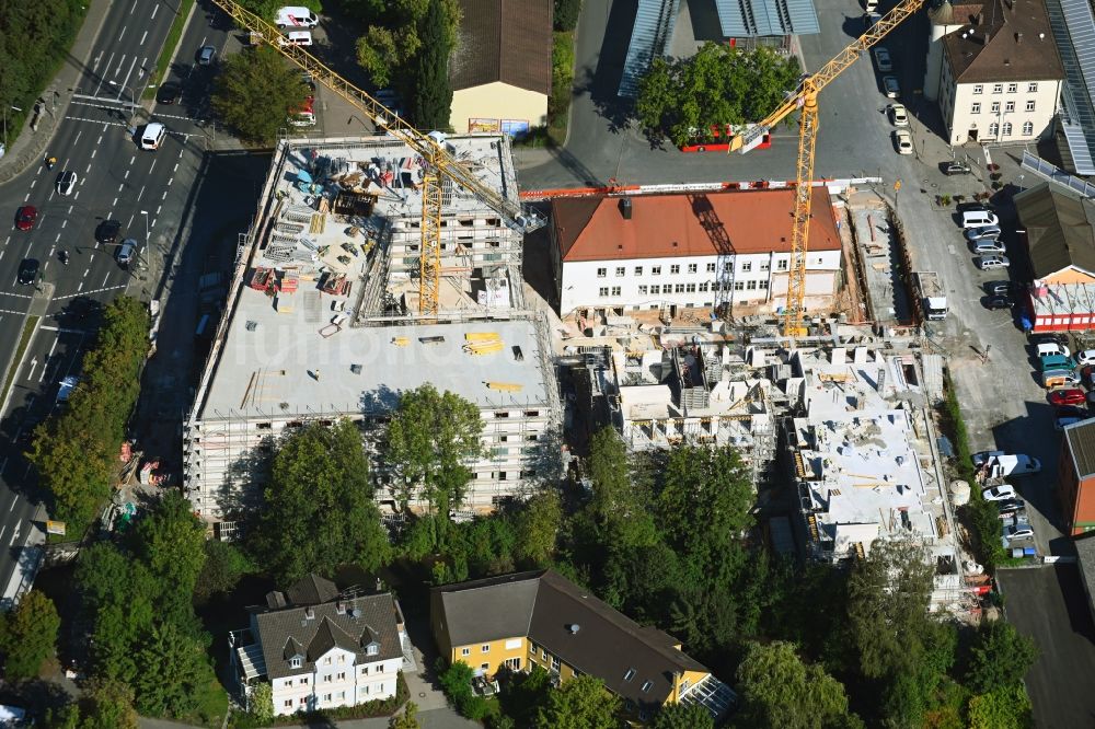 Forchheim aus der Vogelperspektive: Baustelle zum Neubau der Hotelanlage am Bahnhofsplatz in Forchheim im Bundesland Bayern, Deutschland