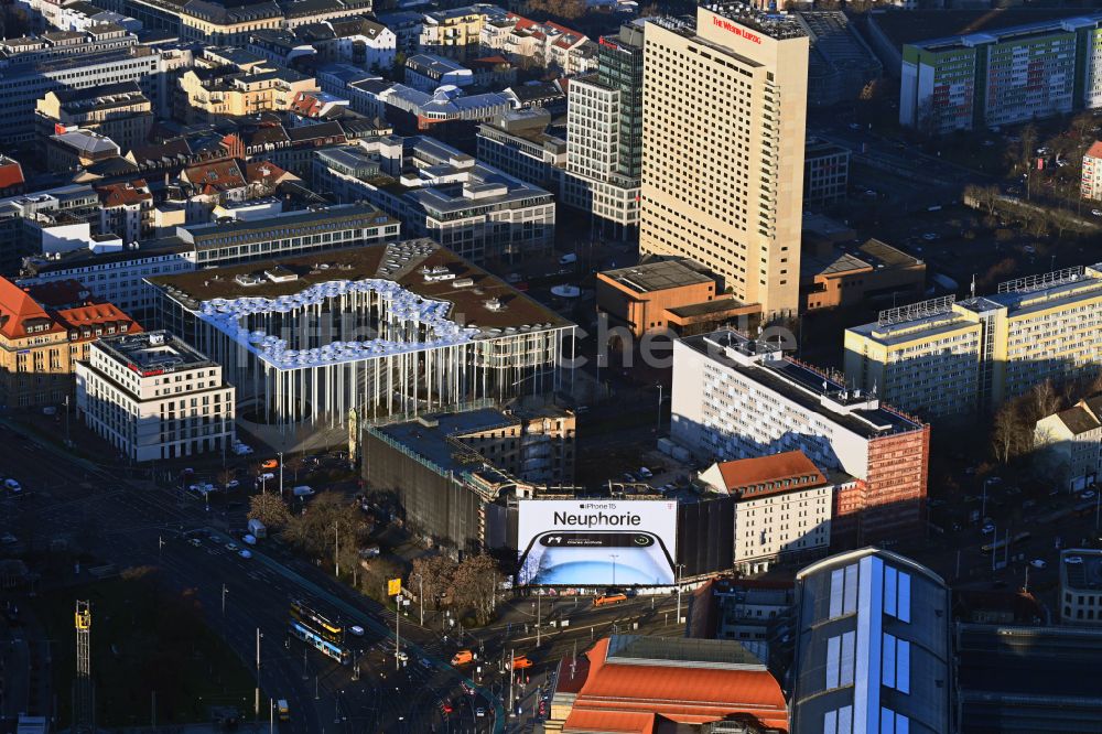 Leipzig aus der Vogelperspektive: Baustelle zum Neubau der Hotelanlage Grand Hotel Astoria in Leipzig im Bundesland Sachsen, Deutschland