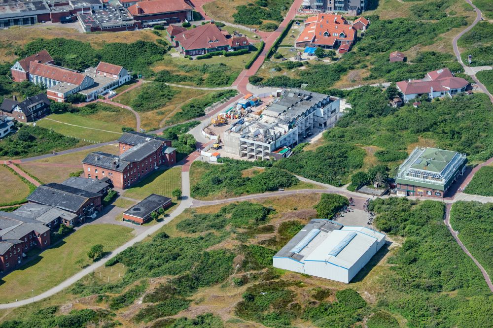 Langeoog aus der Vogelperspektive: Baustelle zum Neubau der Hotelanlage in Langeoog im Bundesland Niedersachsen, Deutschland