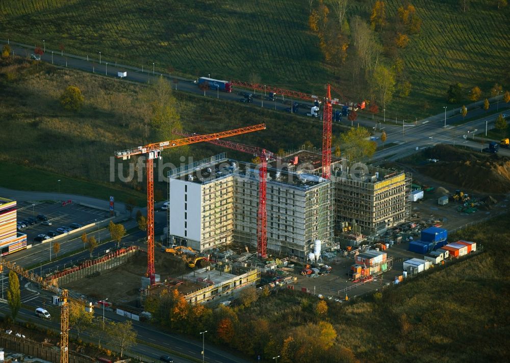 Berlin von oben - Baustelle zum Neubau der Hotelanlage im Ortsteil Bohnsdorf in Berlin, Deutschland